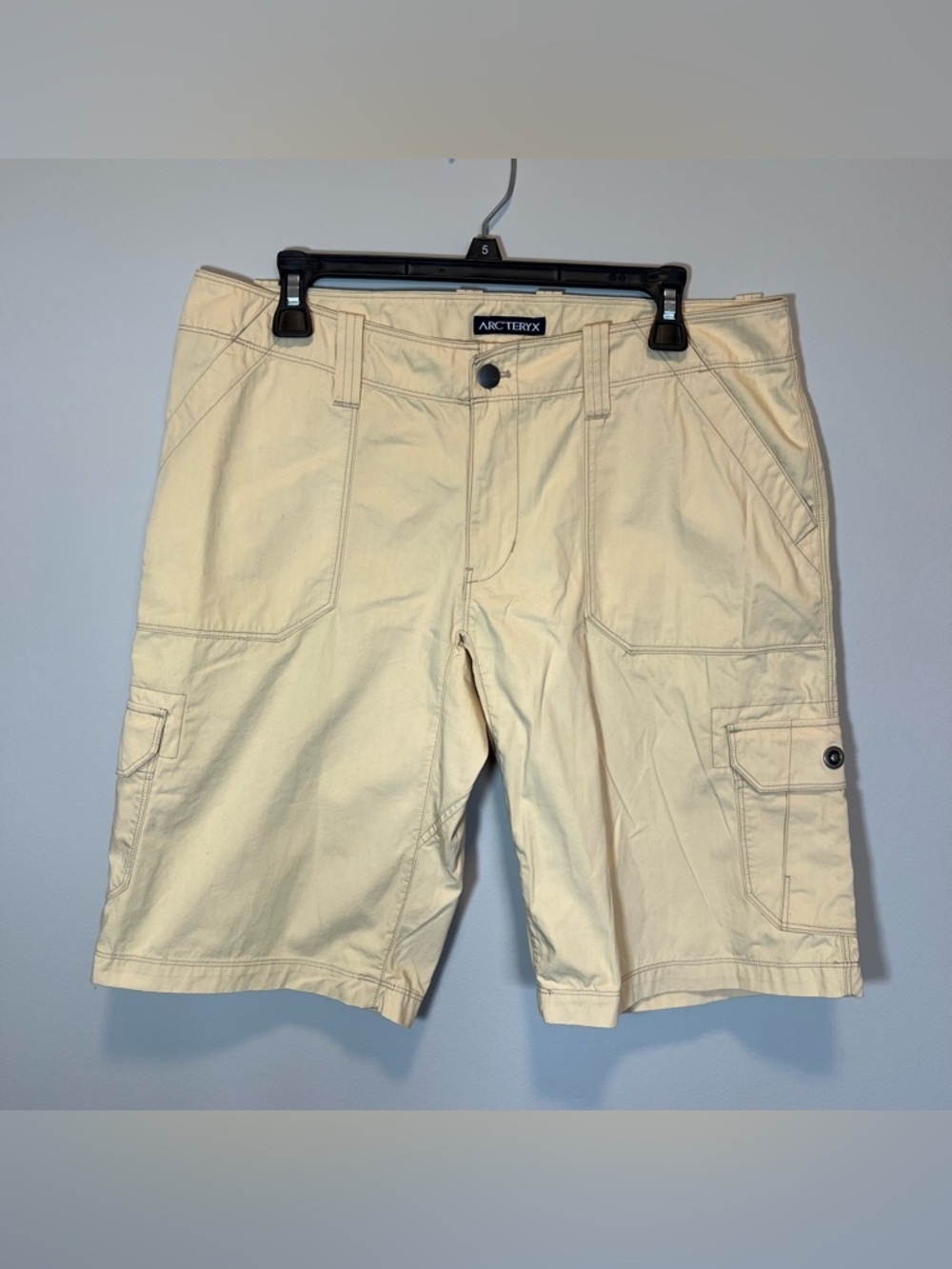 Arc’teryx Women’s Tan‎ Khaki Hiking Cargo Shorts 12